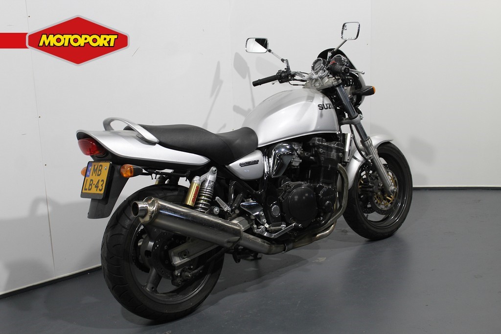SUZUKI - GSX 750