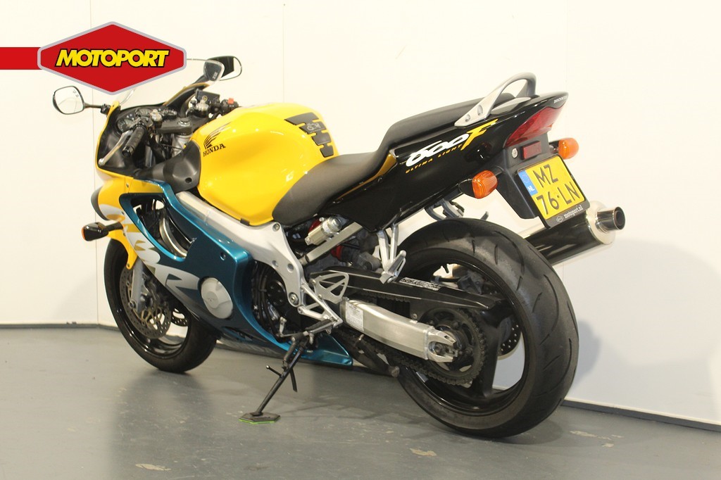 HONDA - CBR 600 F