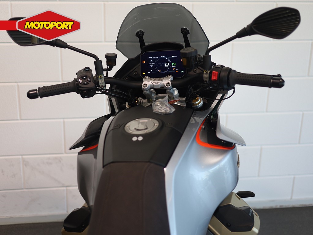 MOTO GUZZI - V 100 S Mandello