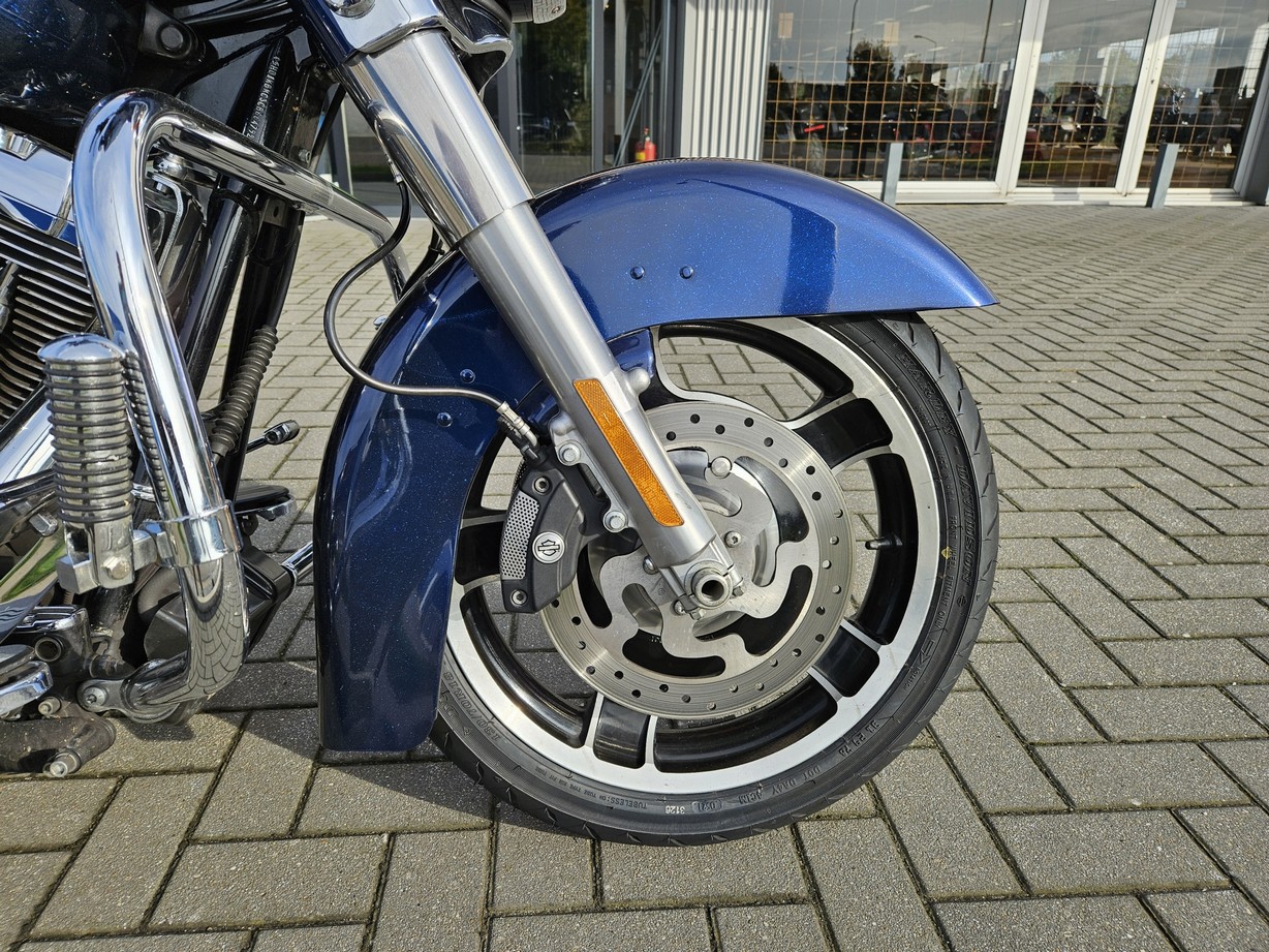 HARLEY-DAVIDSON - FLHX Street Glide