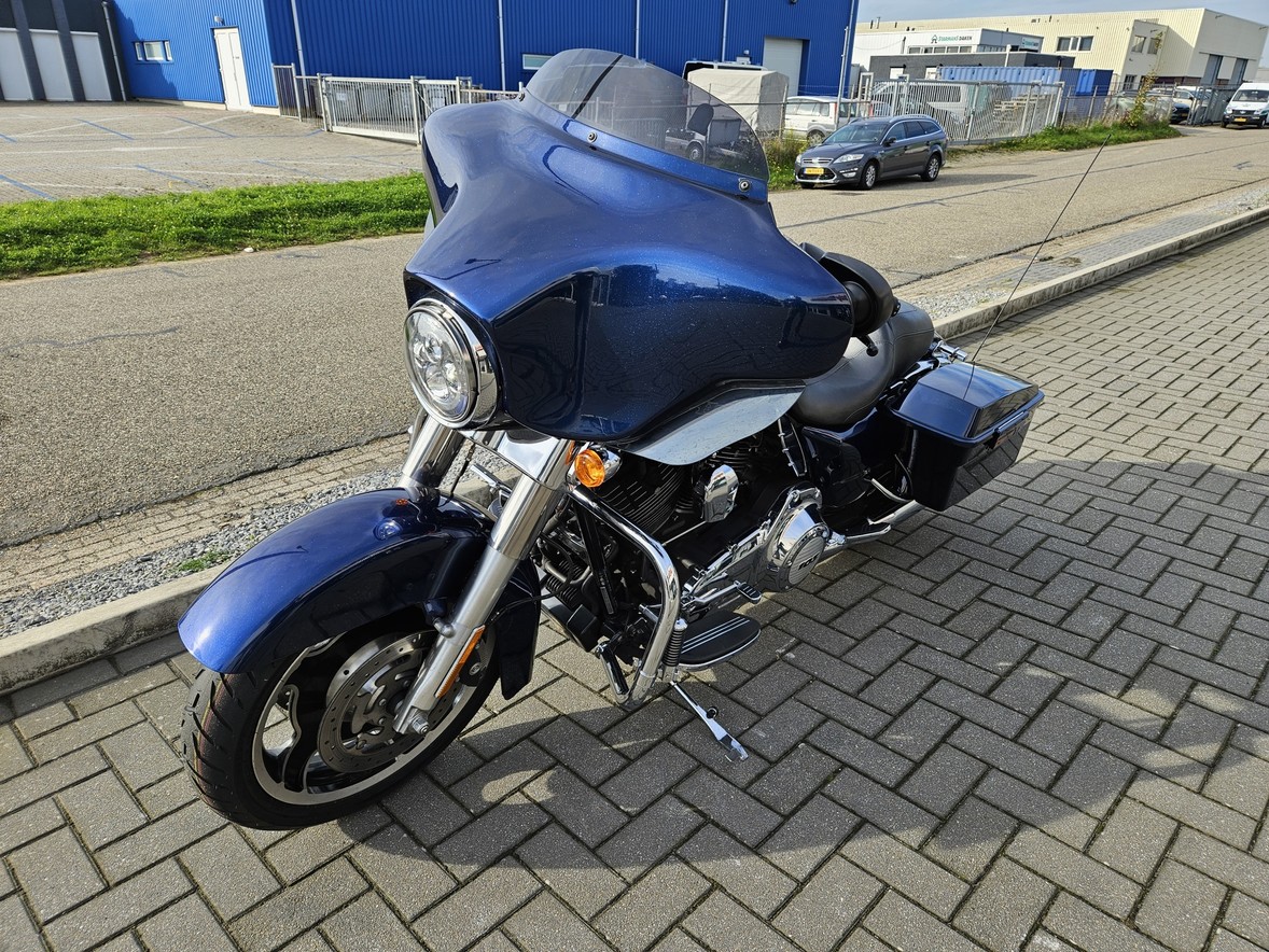 HARLEY-DAVIDSON - FLHX Street Glide