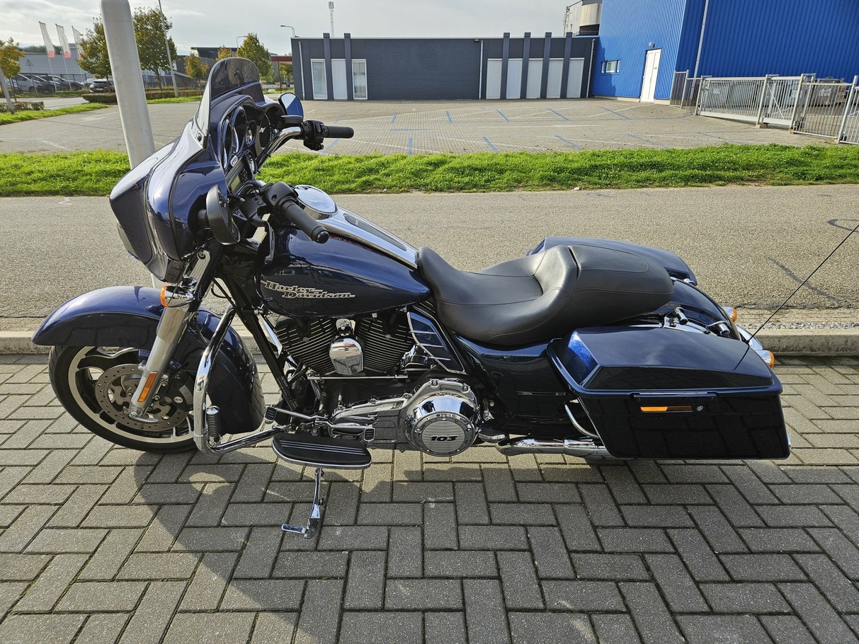 HARLEY-DAVIDSON - FLHX Street Glide