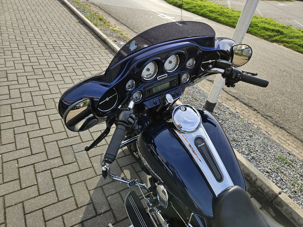 HARLEY-DAVIDSON - FLHX Street Glide