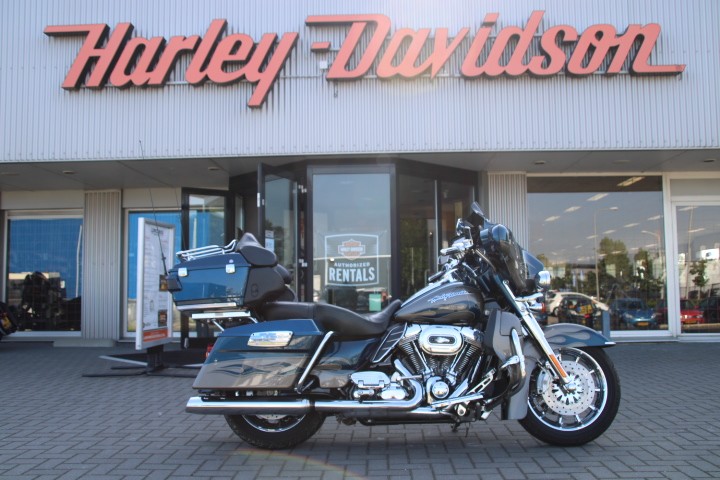 HARLEY-DAVIDSON - FLHTCUSE CVO