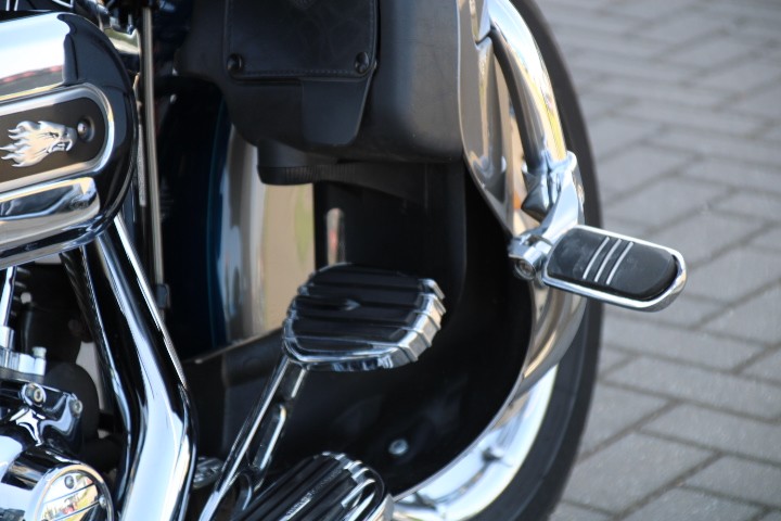HARLEY-DAVIDSON - FLHTCUSE CVO