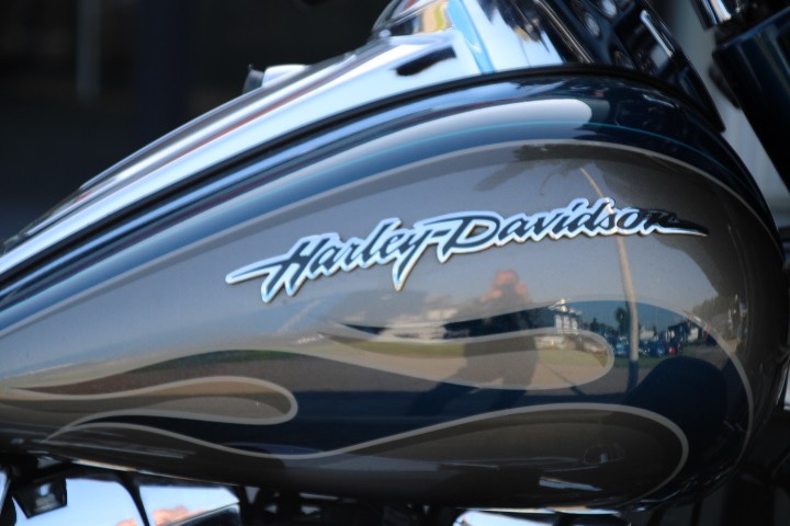 HARLEY-DAVIDSON - FLHTCUSE CVO