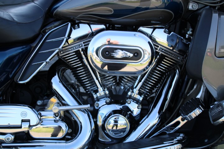 HARLEY-DAVIDSON - FLHTCUSE CVO