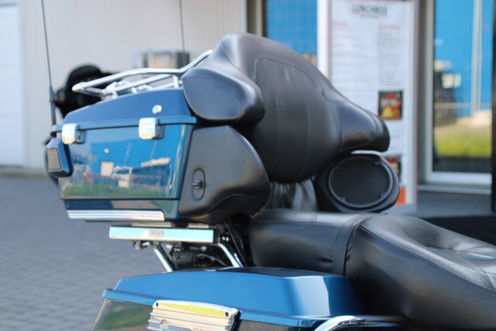 HARLEY-DAVIDSON - FLHTCUSE CVO