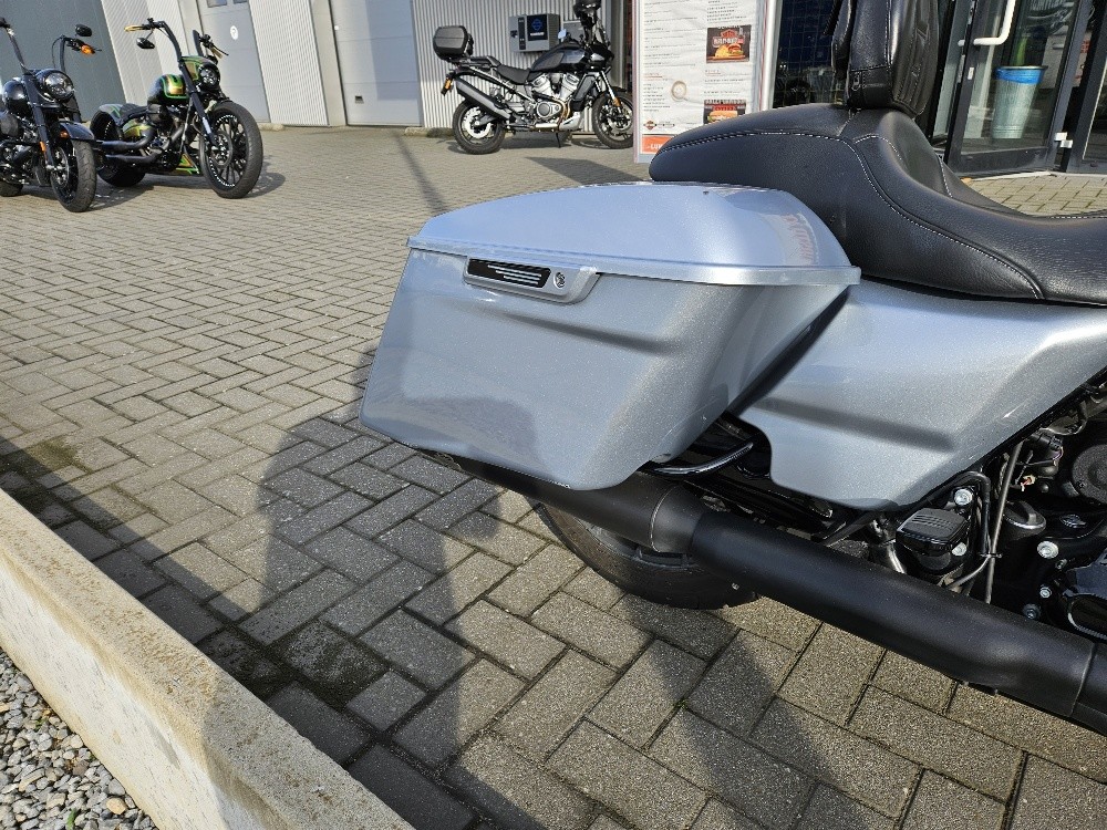 HARLEY-DAVIDSON - FLHXS Street Glide Special 114