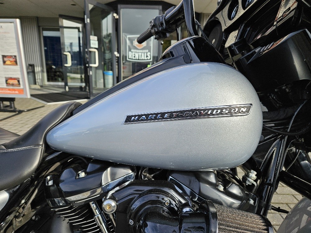 HARLEY-DAVIDSON - FLHXS Street Glide Special 114