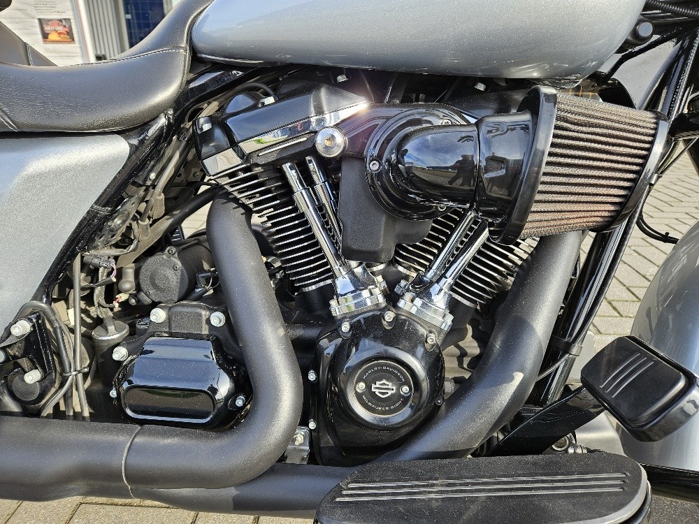 HARLEY-DAVIDSON - FLHXS Street Glide Special 114