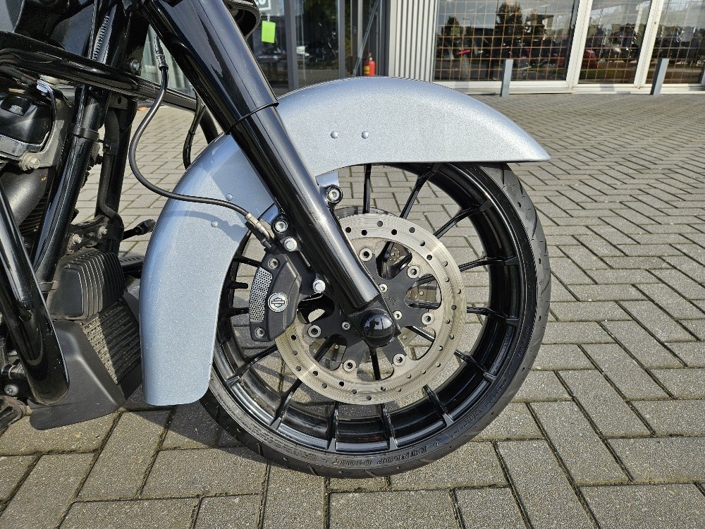 HARLEY-DAVIDSON - FLHXS Street Glide Special 114