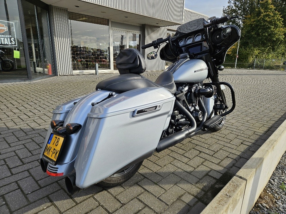 HARLEY-DAVIDSON - FLHXS Street Glide Special 114