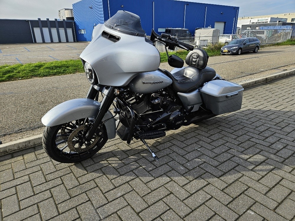 HARLEY-DAVIDSON - FLHXS Street Glide Special 114