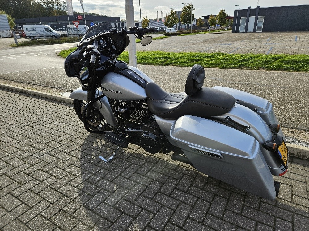 HARLEY-DAVIDSON - FLHXS Street Glide Special 114
