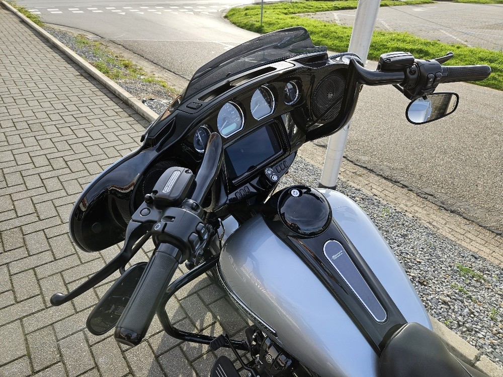 HARLEY-DAVIDSON - FLHXS Street Glide Special 114