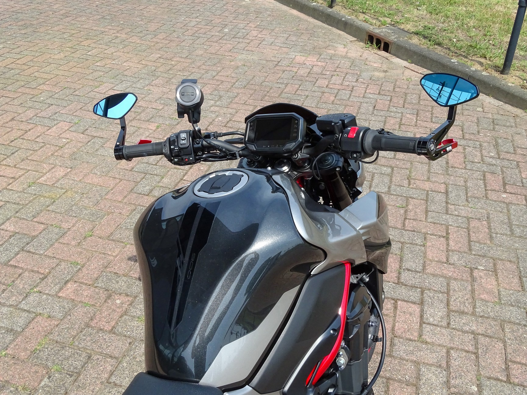 KAWASAKI Z900