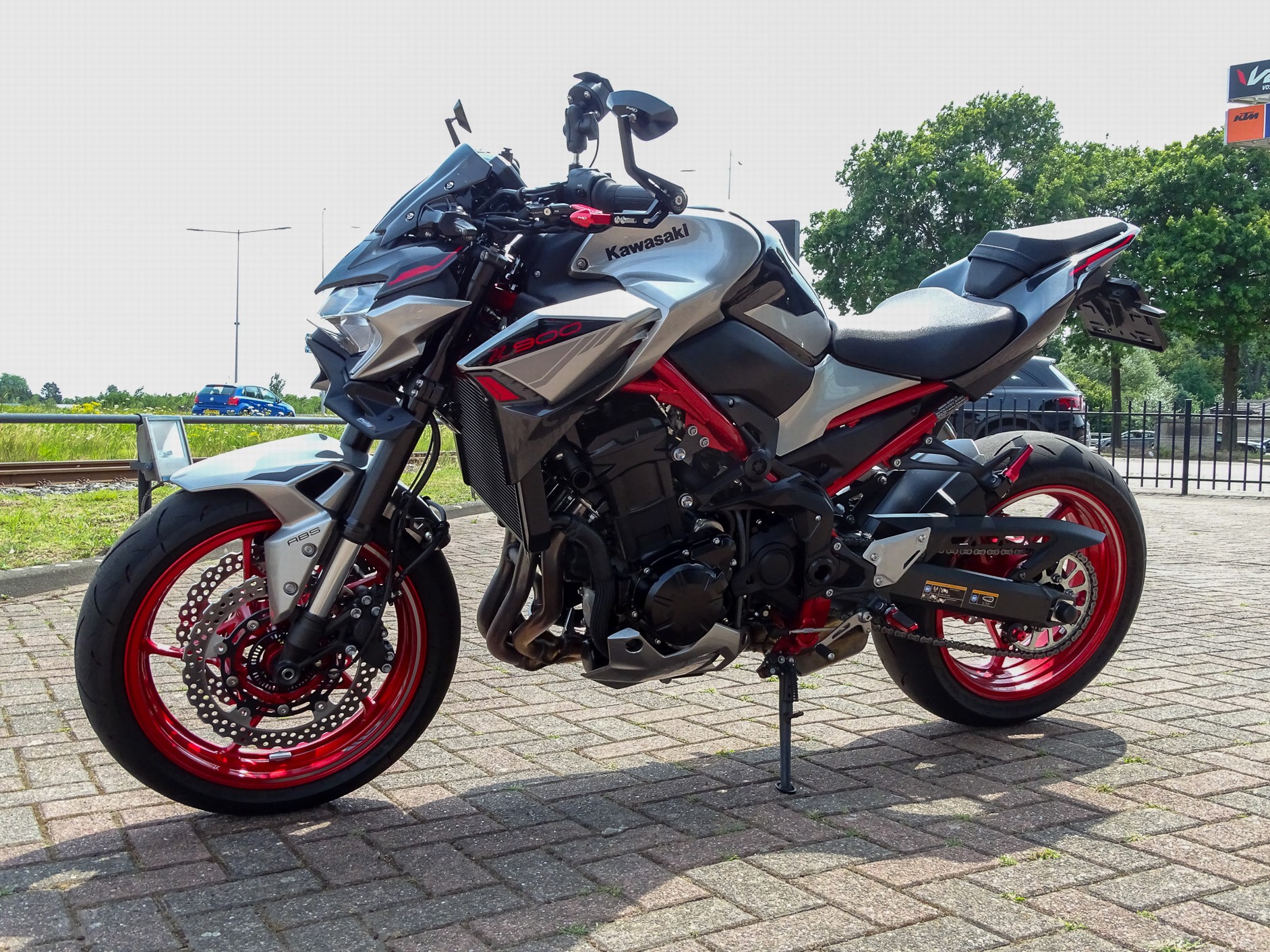 KAWASAKI Z900