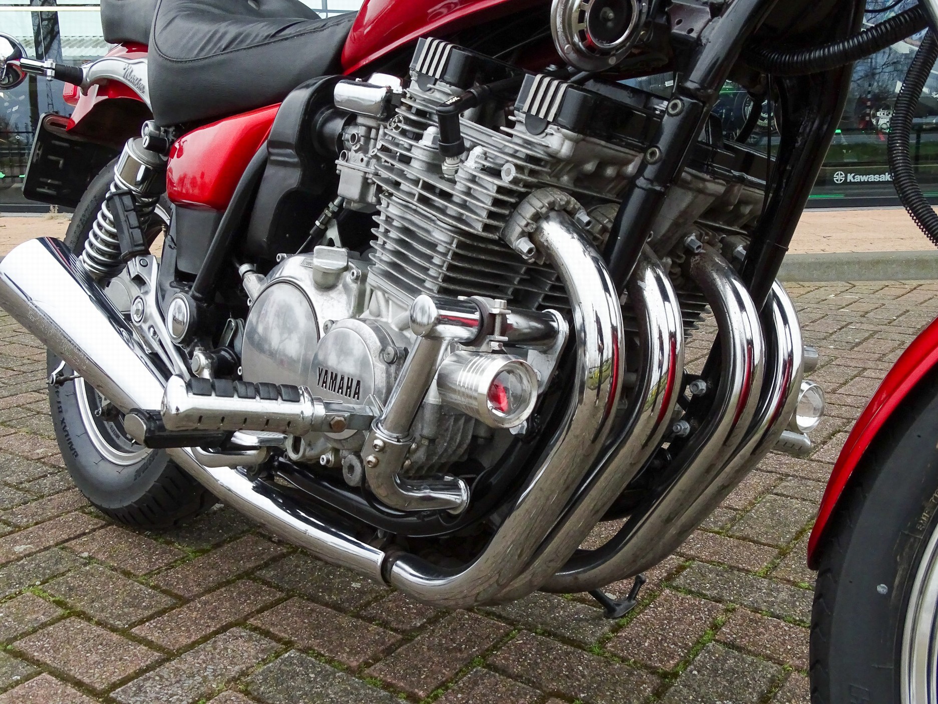 YAMAHA - XJ 700 S