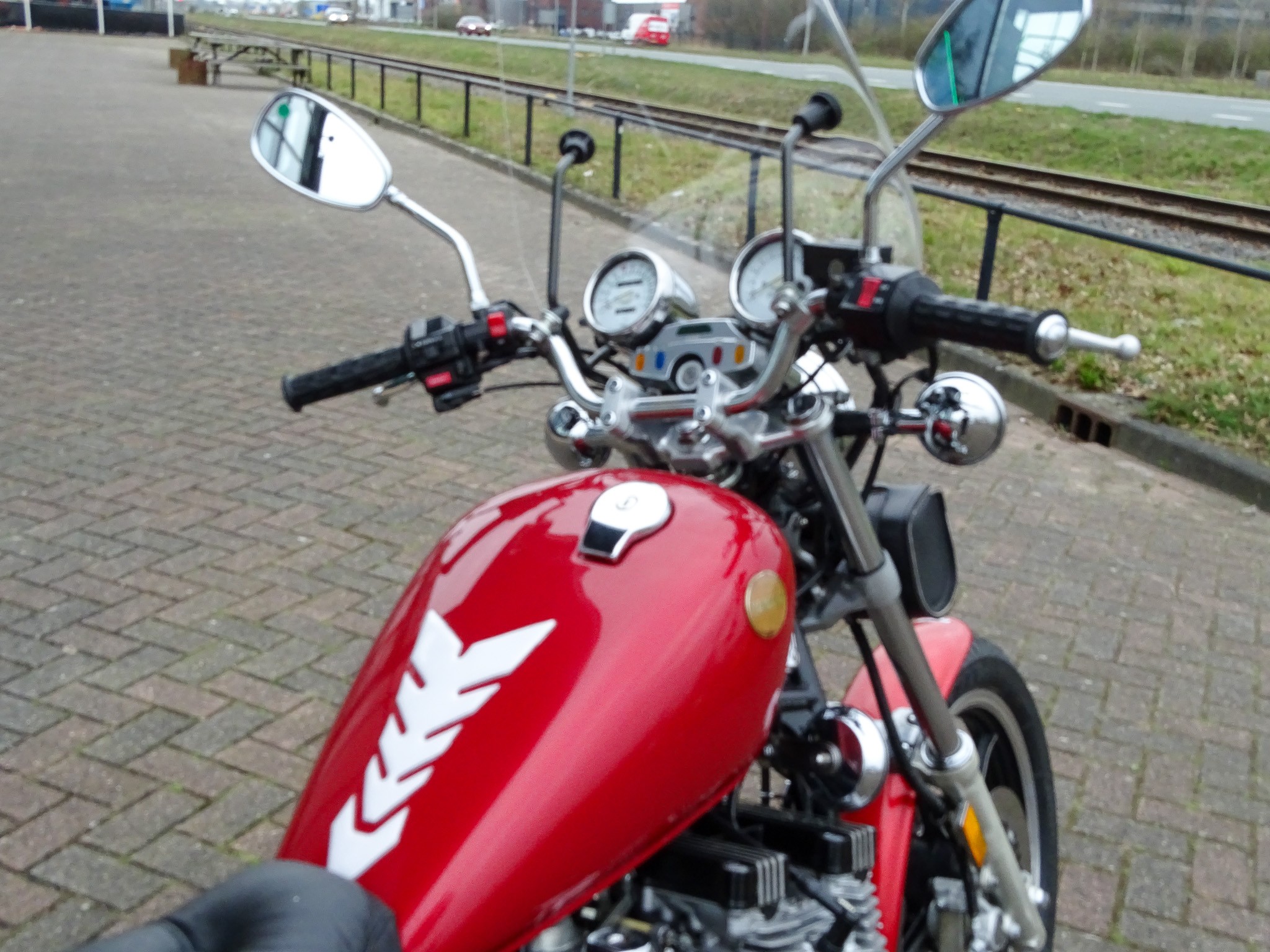 YAMAHA - XJ 700 S