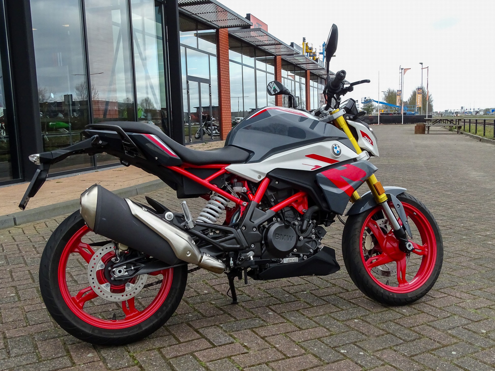 BMW - G 310 R
