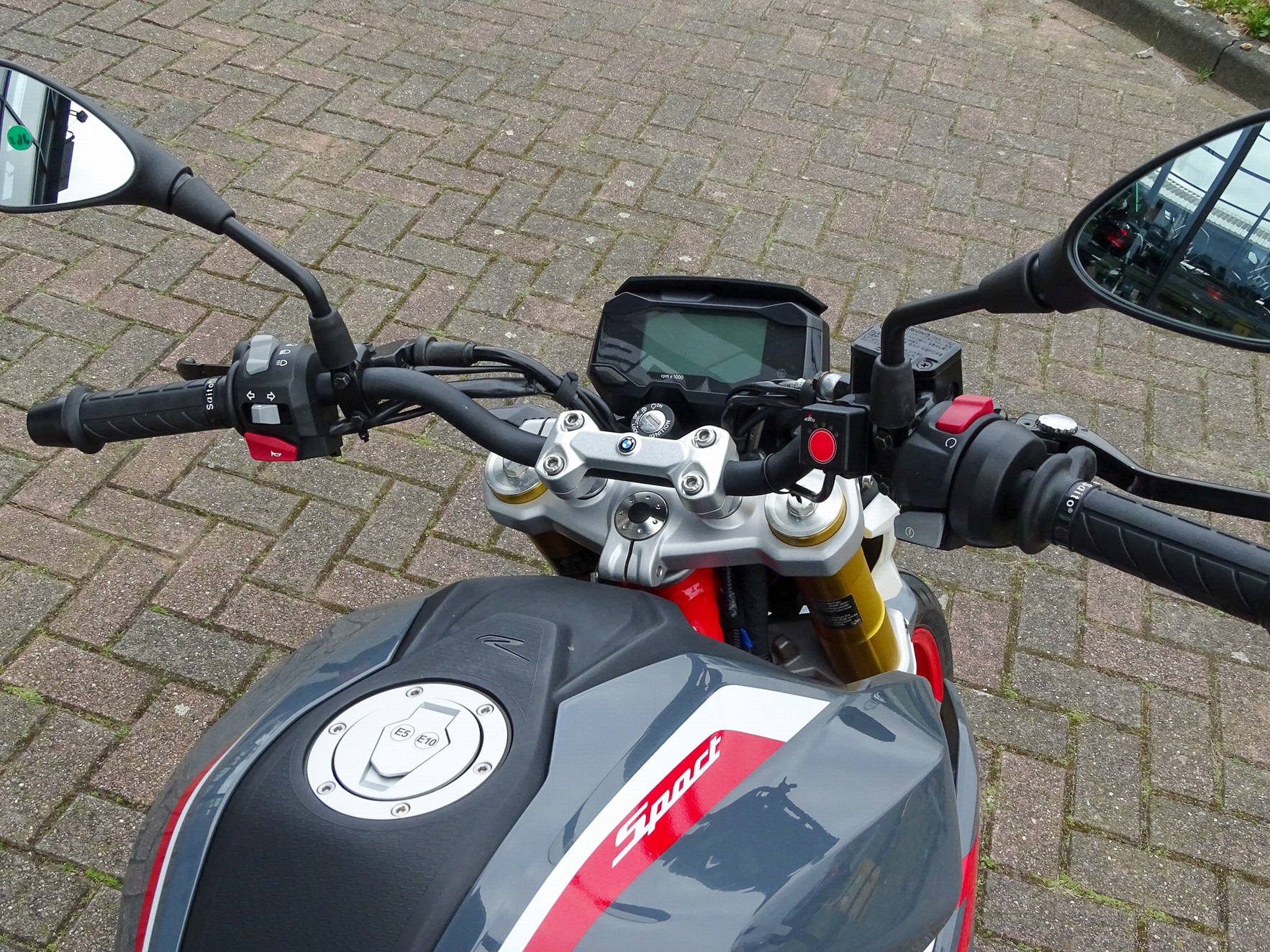 BMW - G 310 R