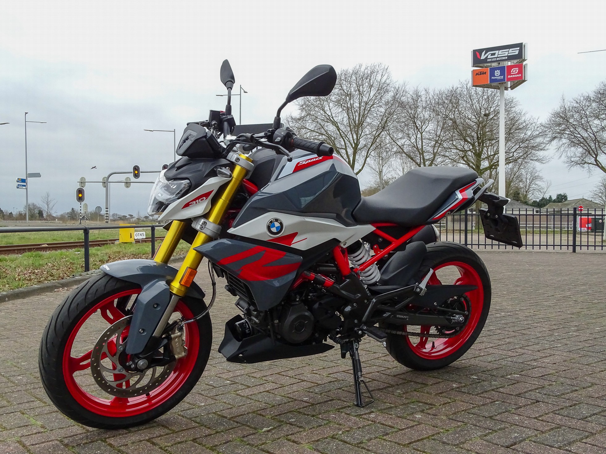 BMW - G 310 R