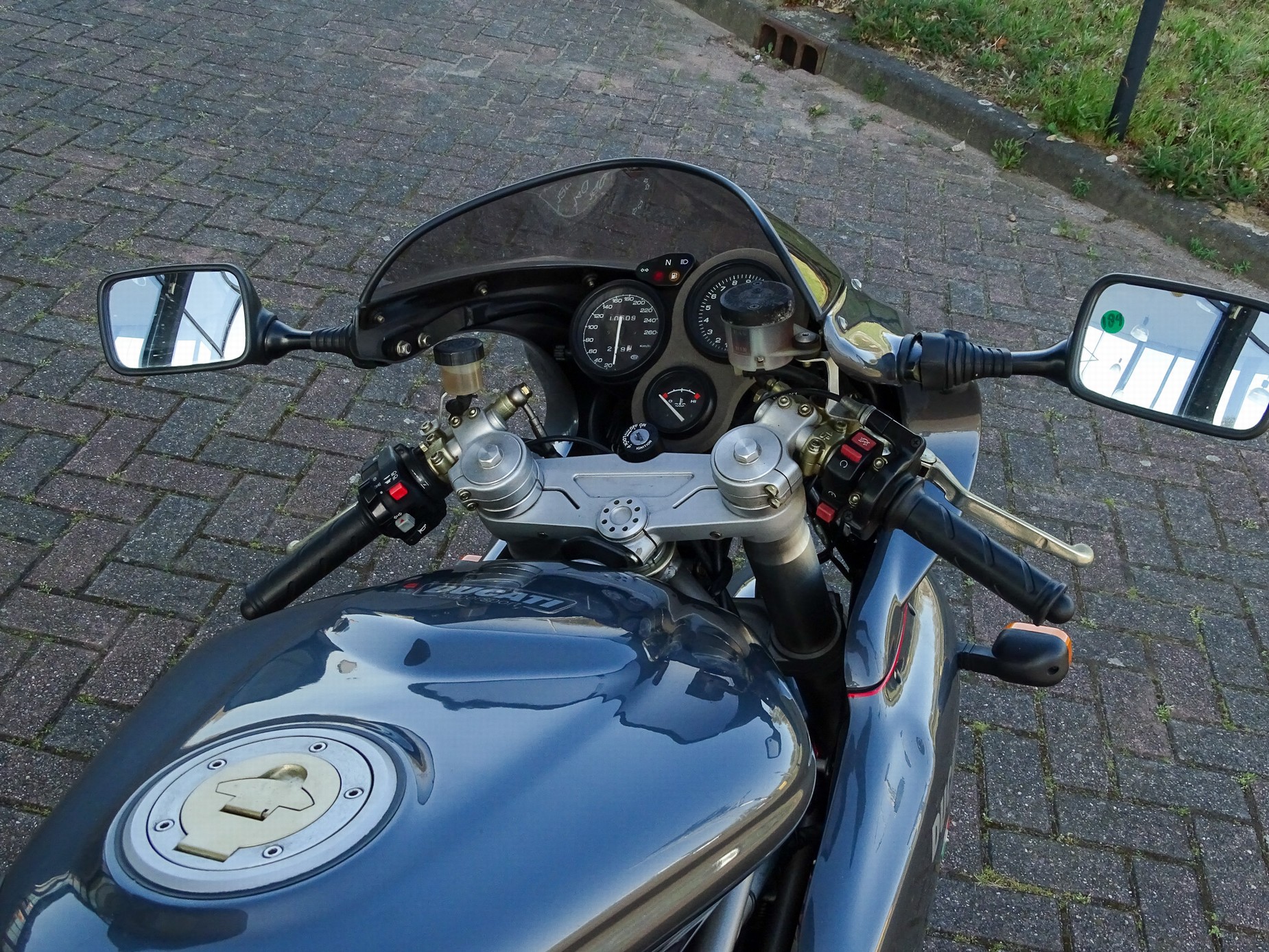 DUCATI 750SS