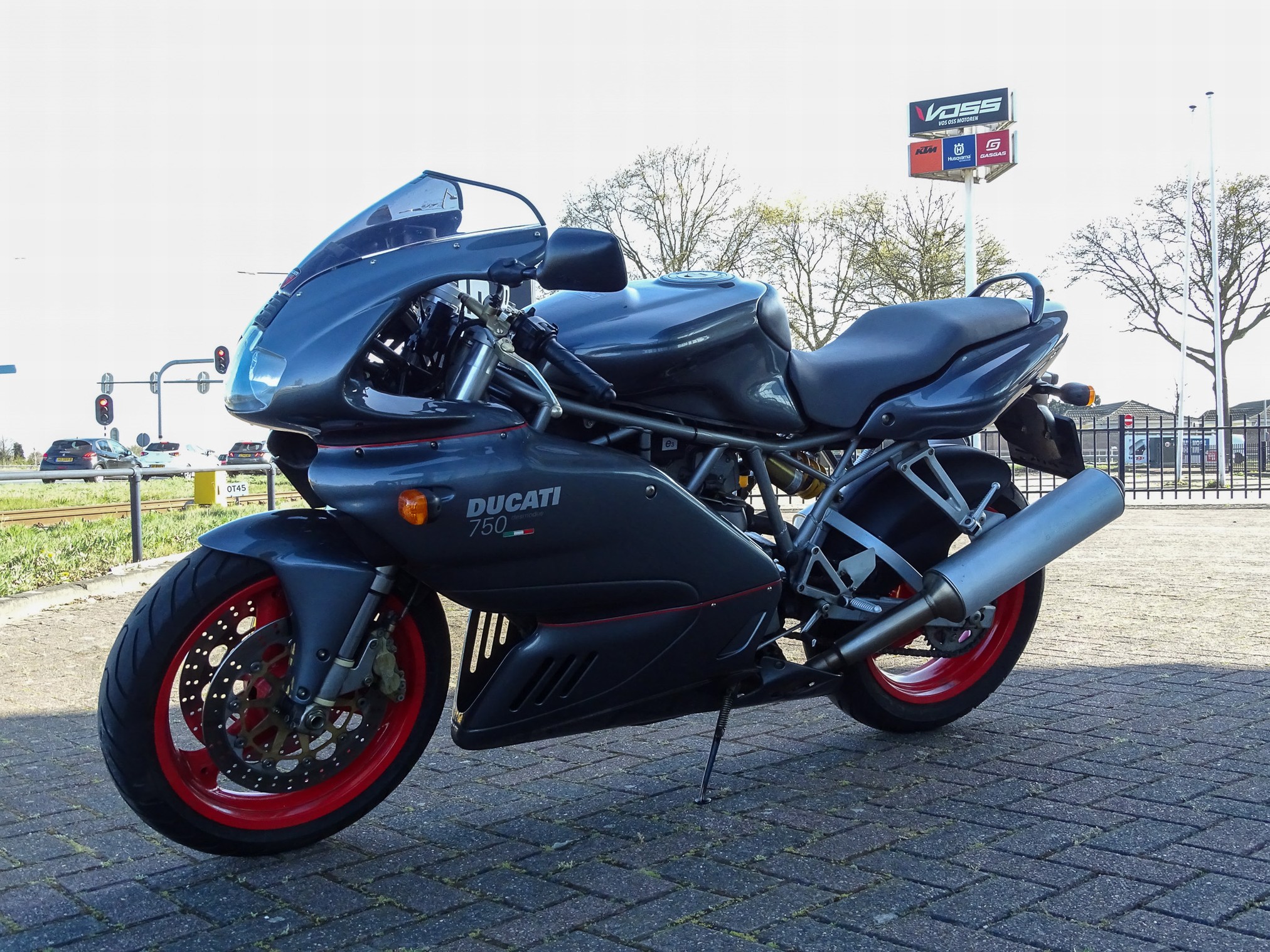 DUCATI 750SS