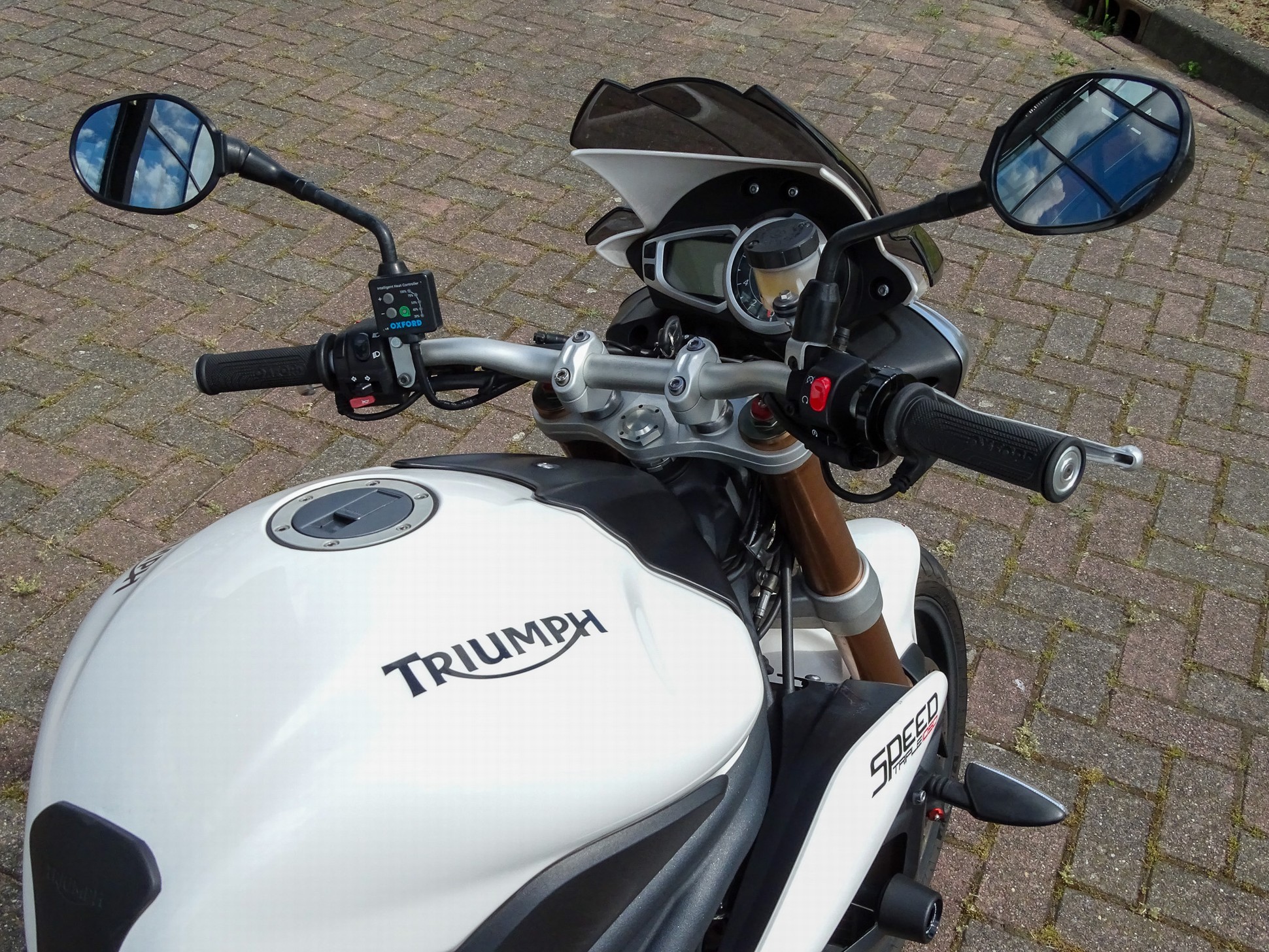 TRIUMPH SPEED TRIPLE 1050