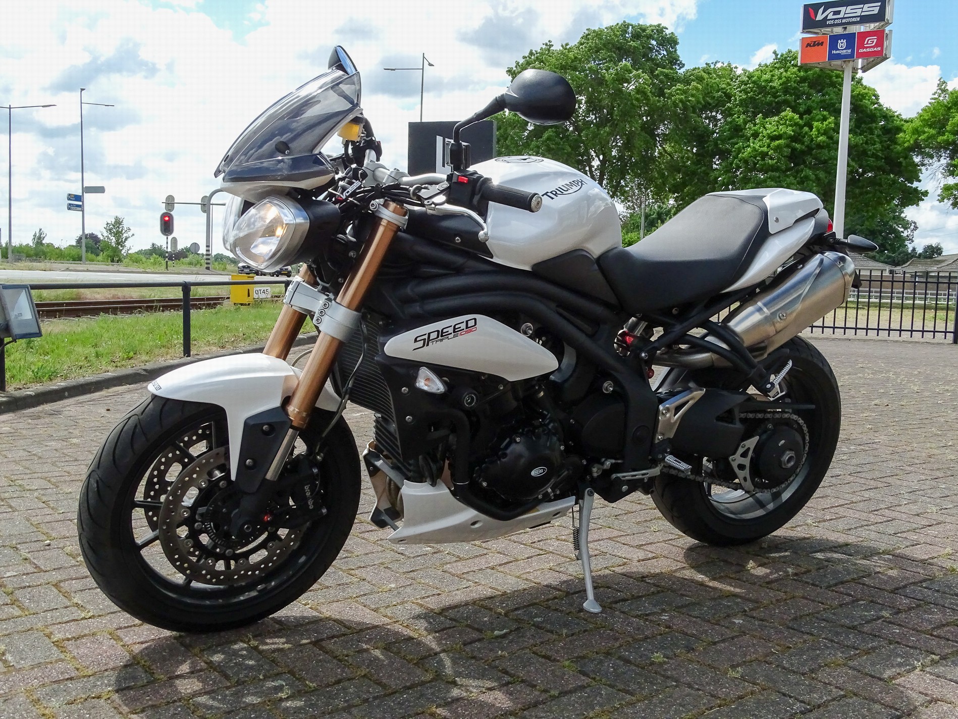 TRIUMPH SPEED TRIPLE 1050