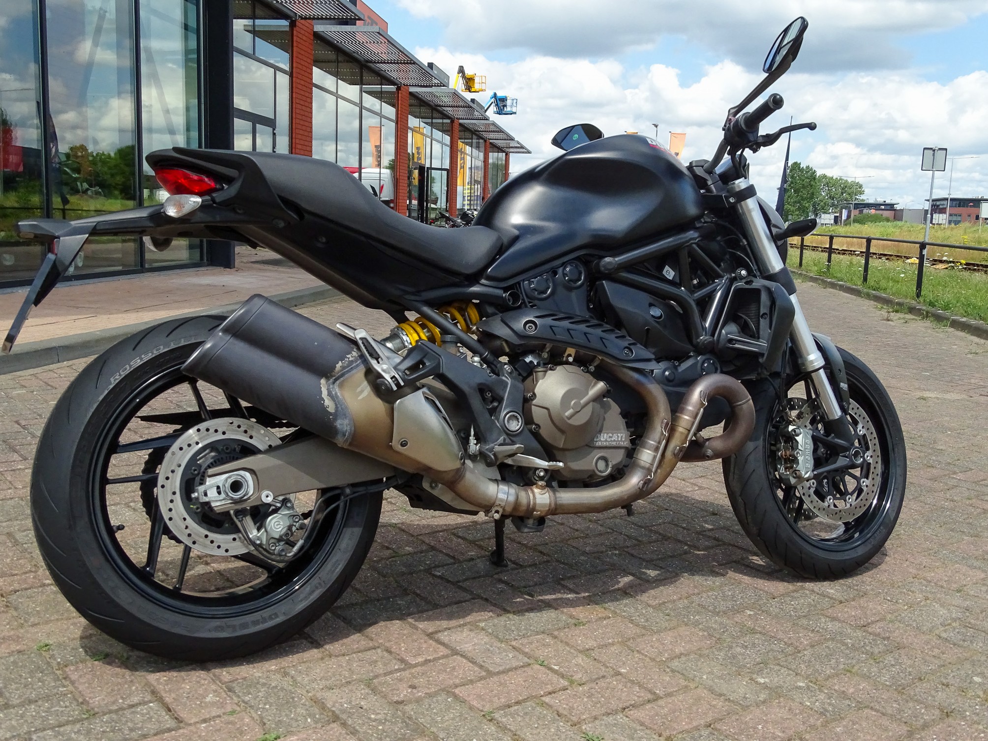 DUCATI MONSTER 821