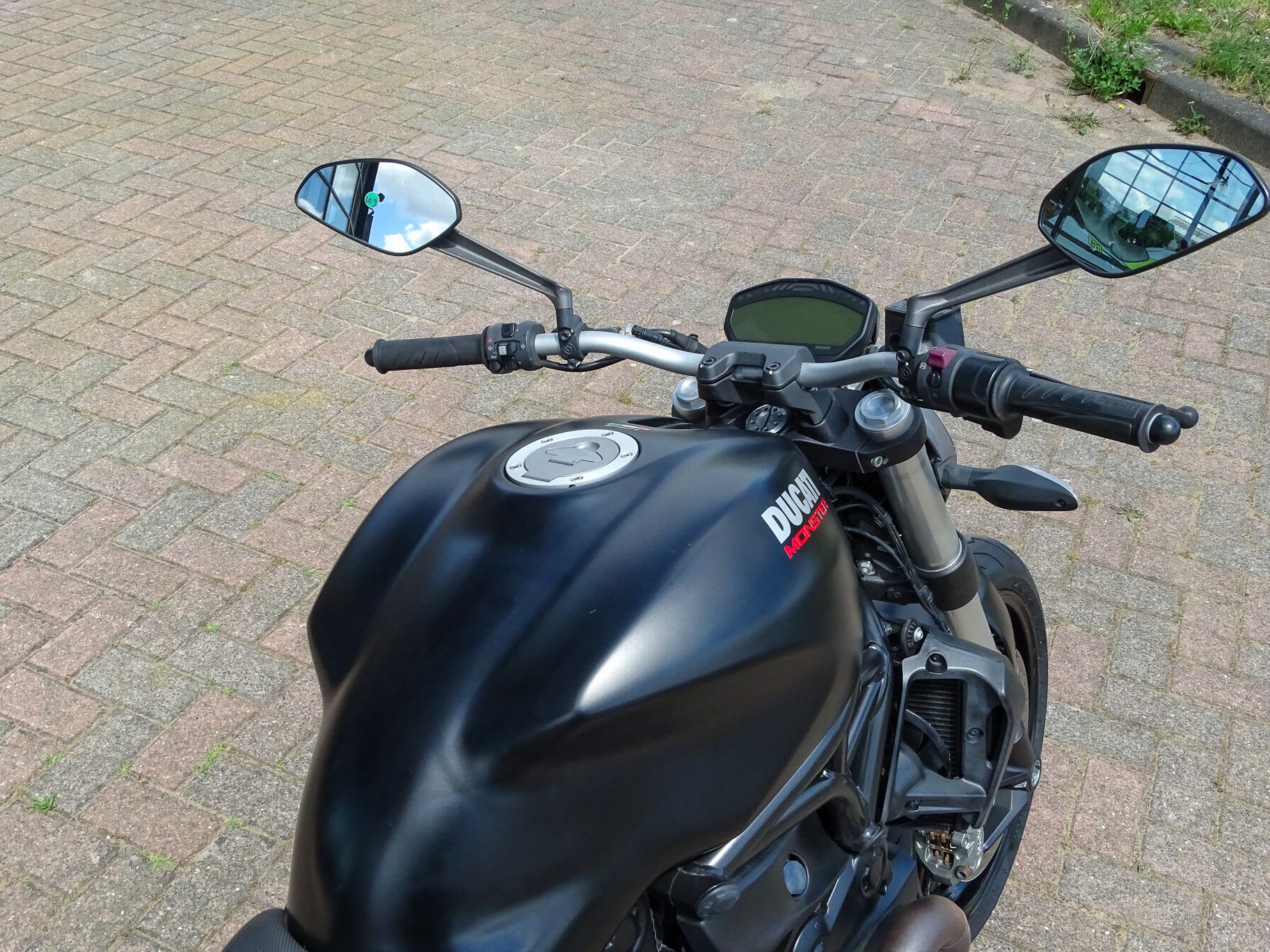 DUCATI MONSTER 821