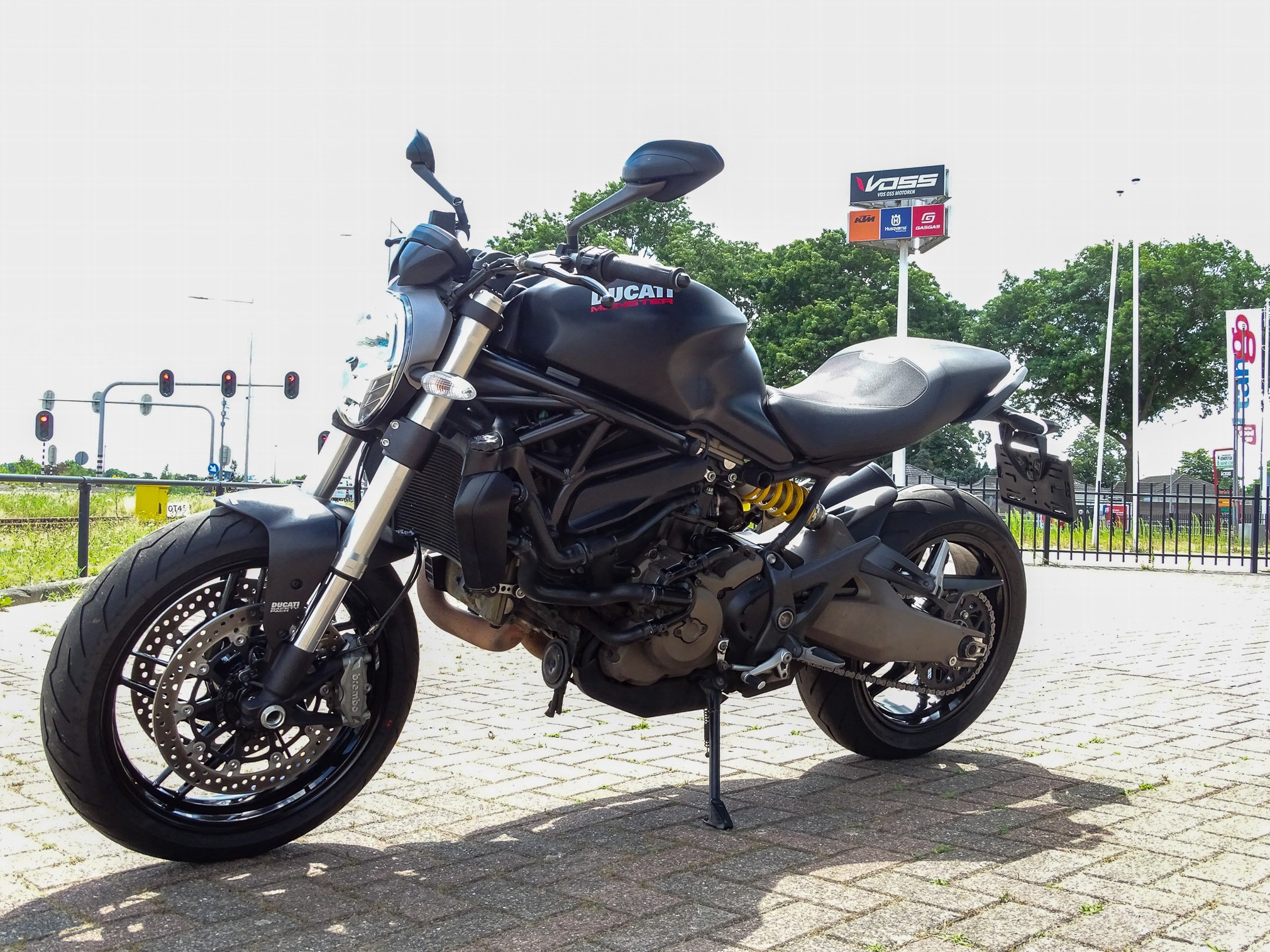 DUCATI MONSTER 821
