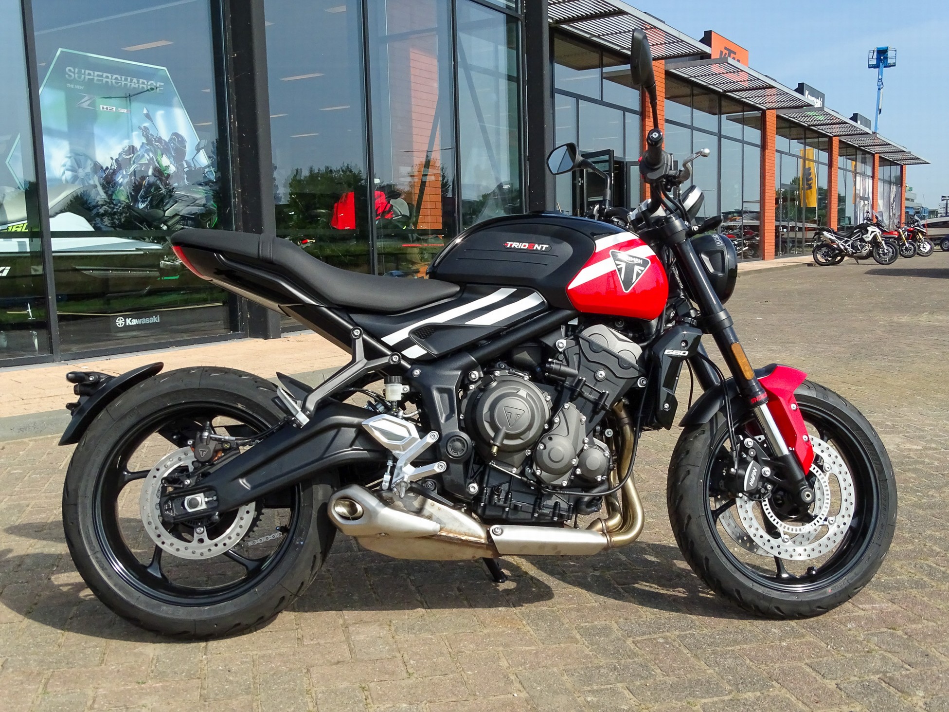 TRIUMPH TRIDENT 660