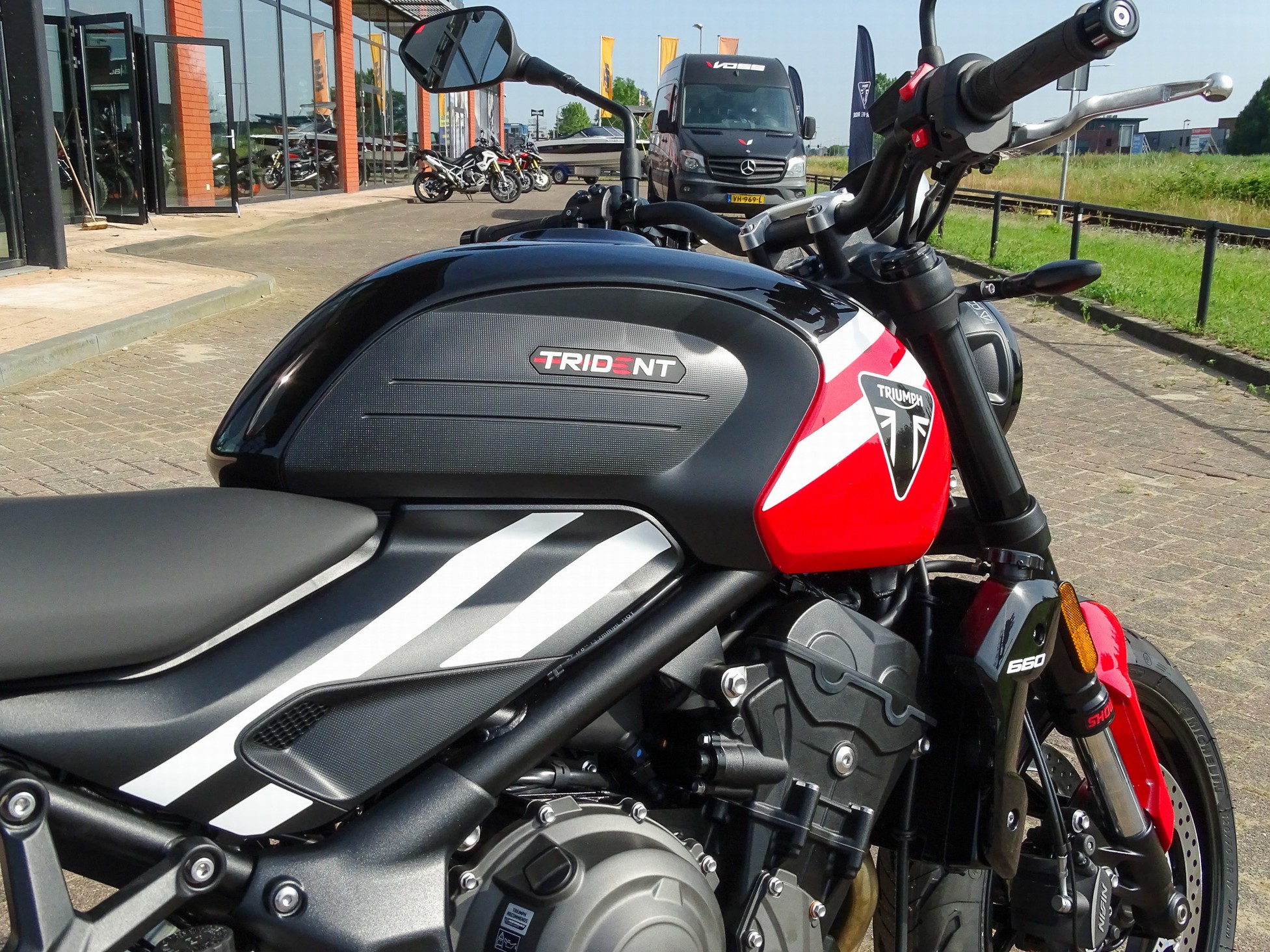 TRIUMPH TRIDENT 660