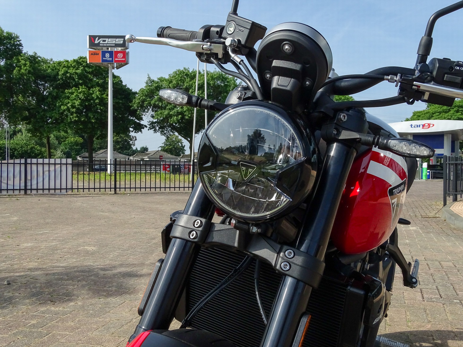 TRIUMPH TRIDENT 660