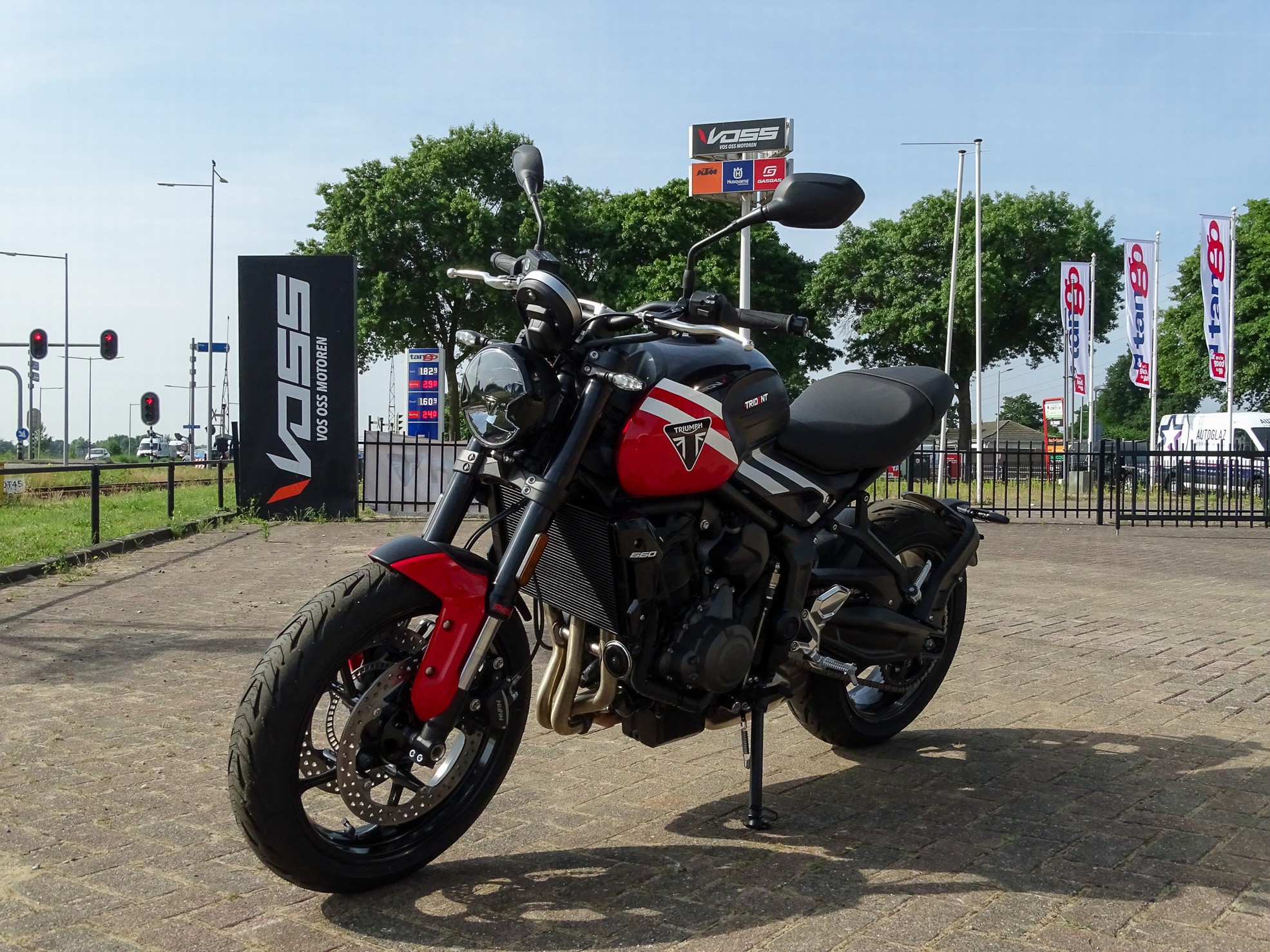 TRIUMPH TRIDENT 660