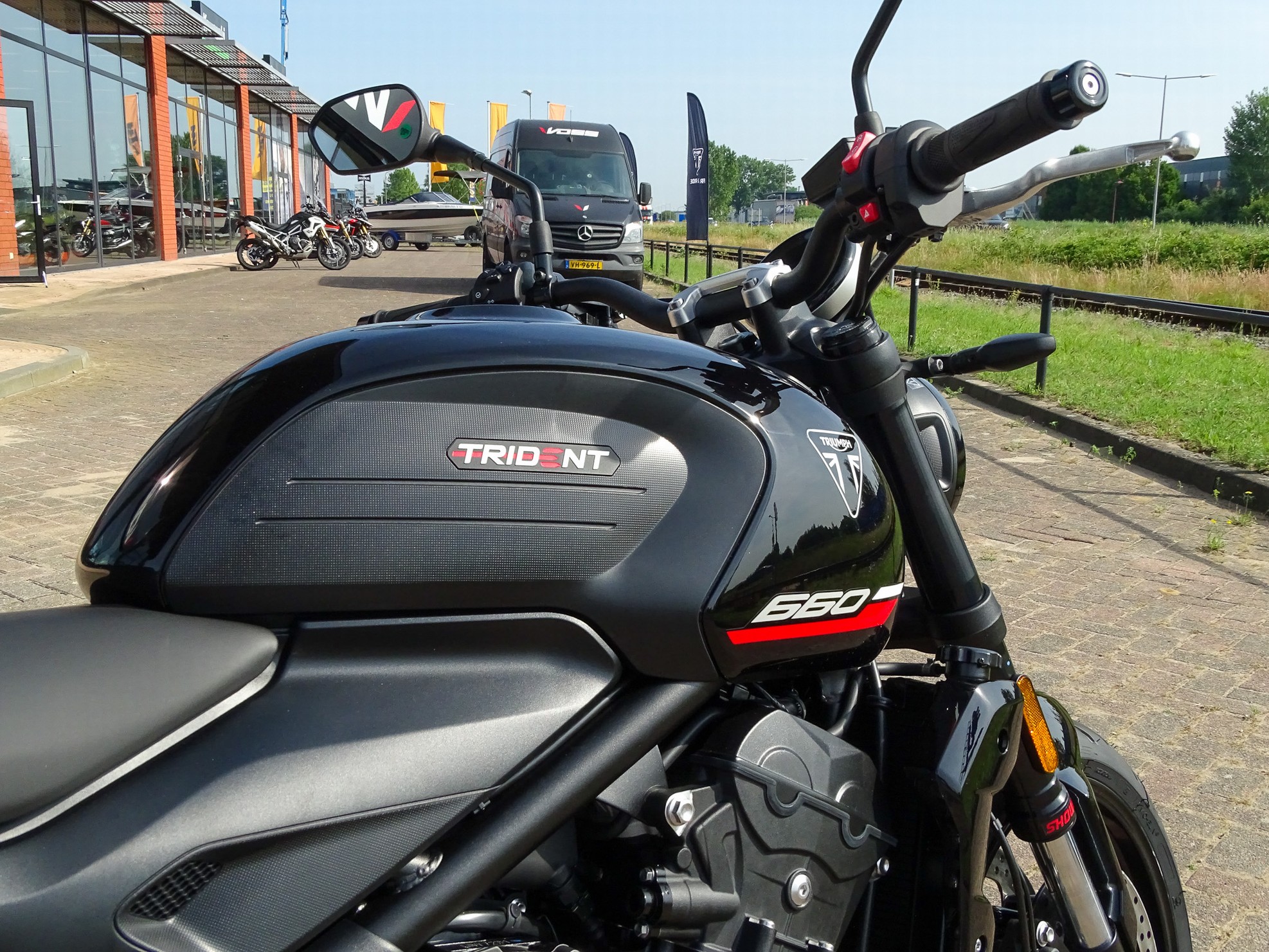 TRIUMPH TRIDENT 660