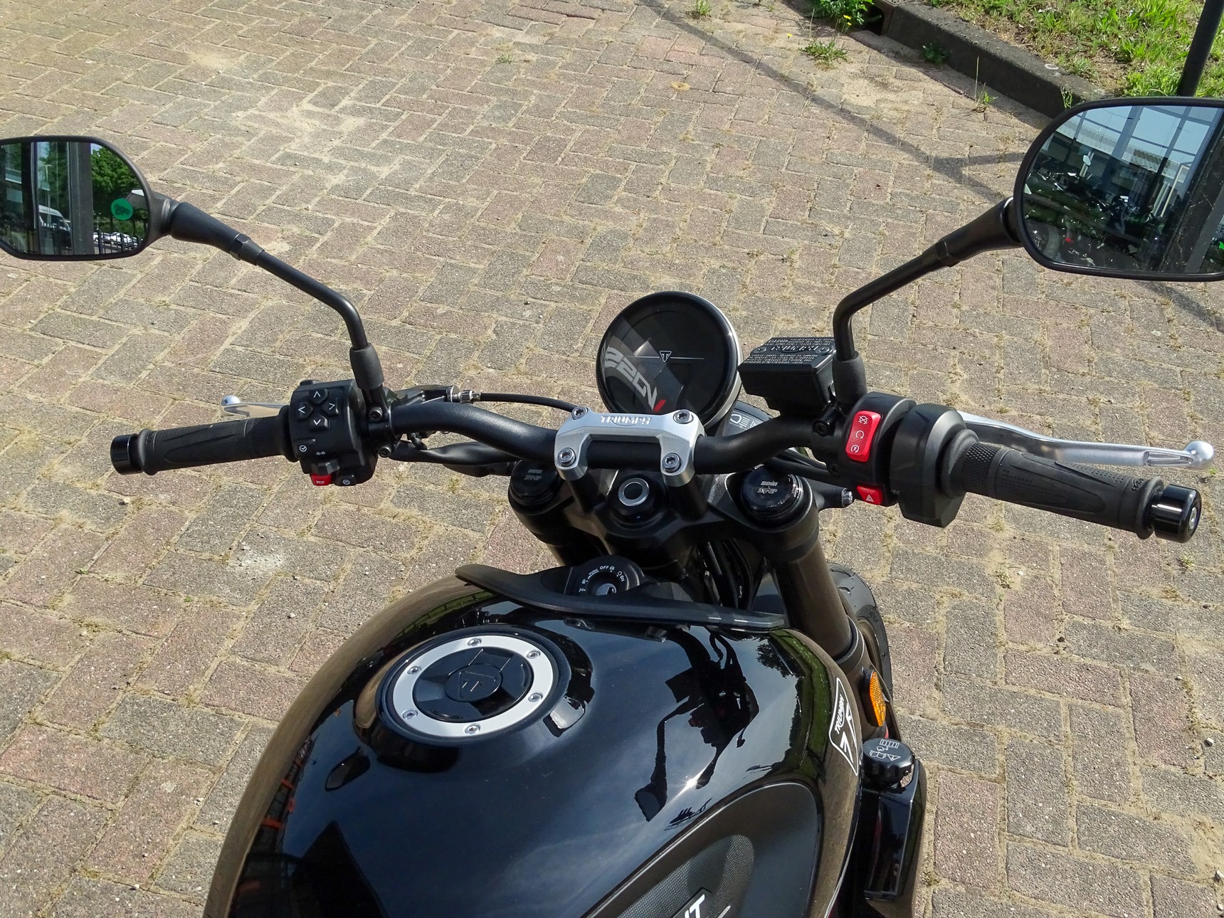 TRIUMPH TRIDENT 660
