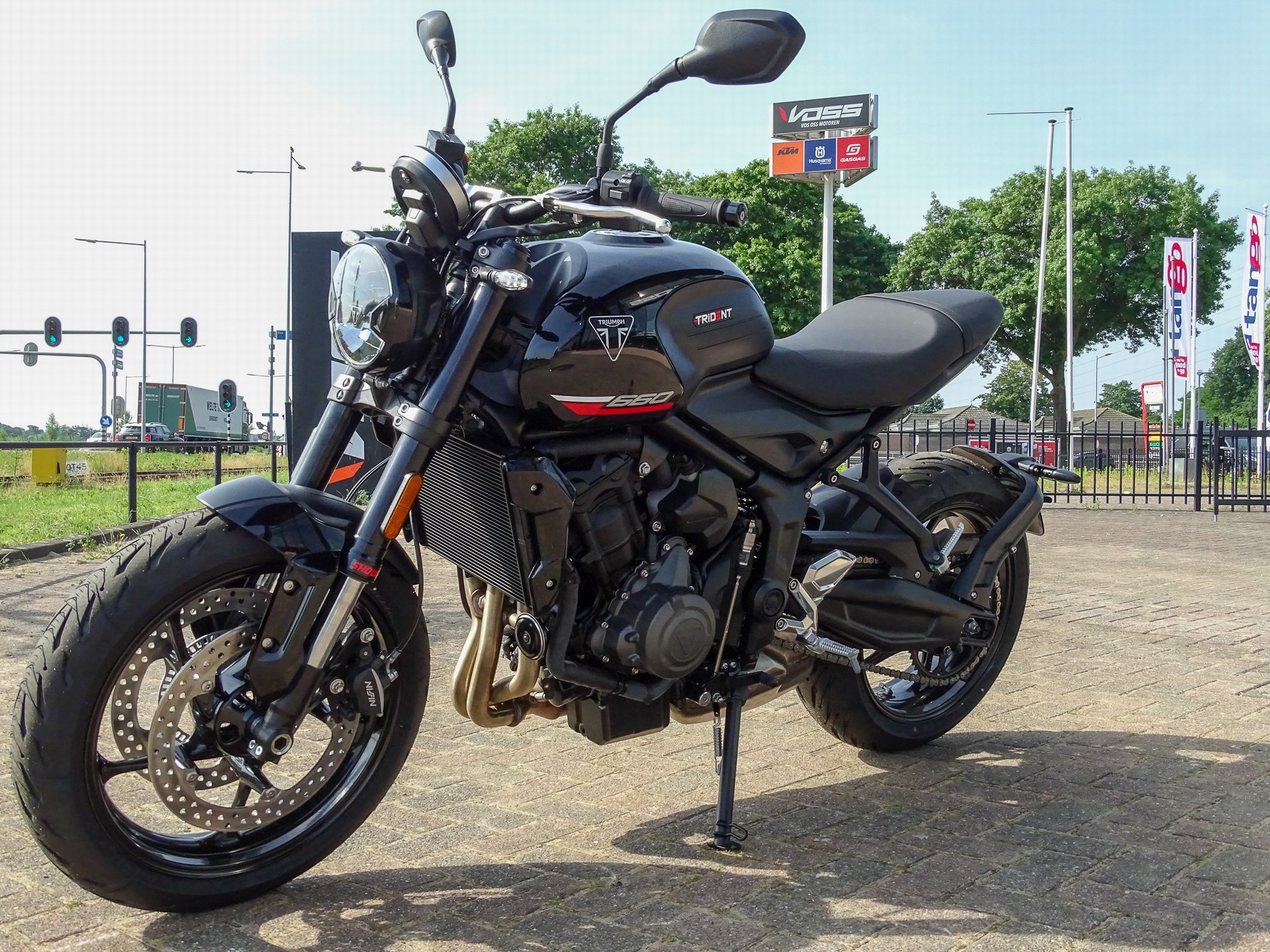 TRIUMPH TRIDENT 660