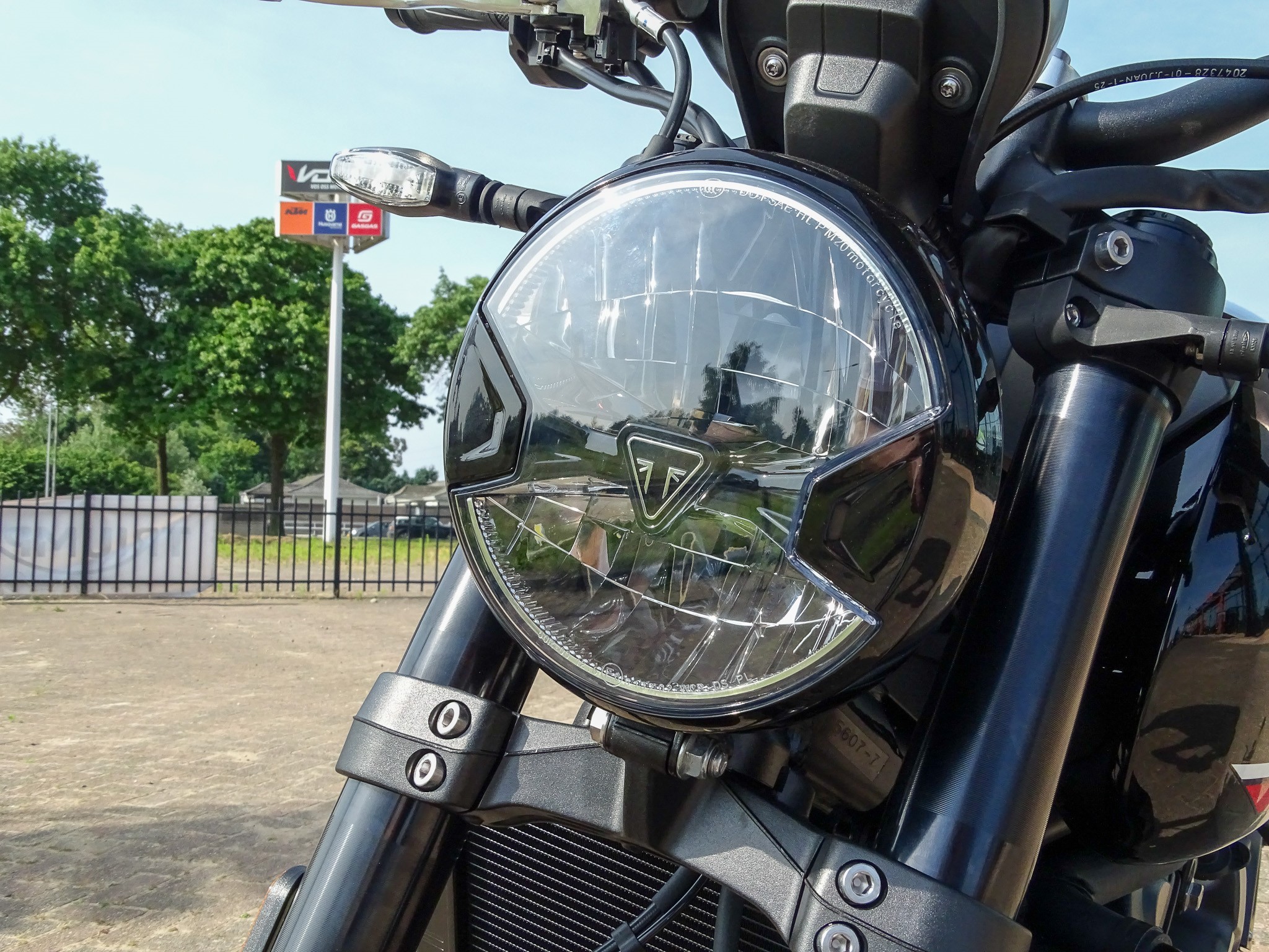 TRIUMPH TRIDENT 660