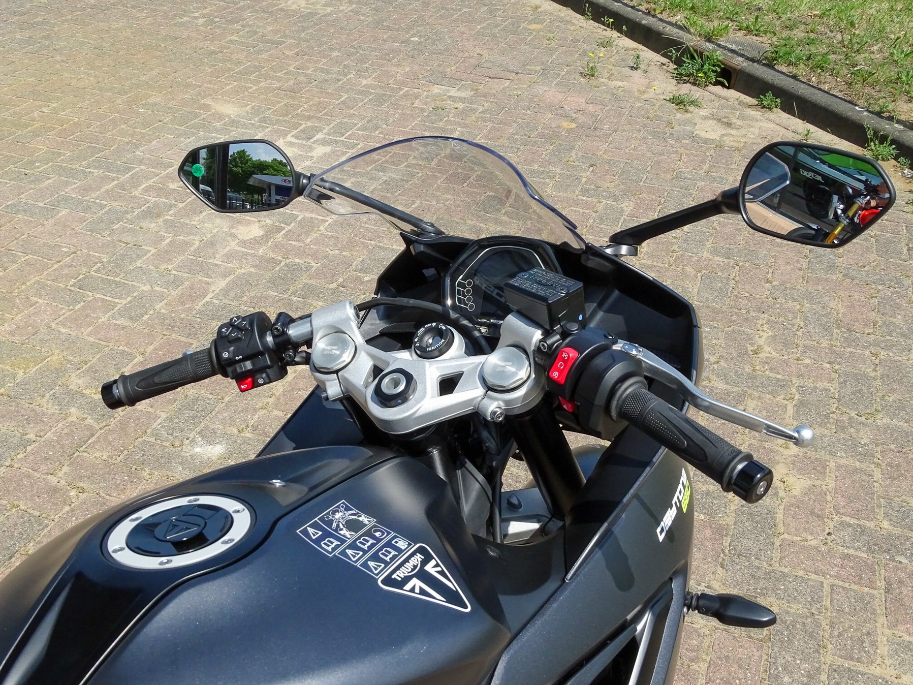 TRIUMPH DAYTONA 660