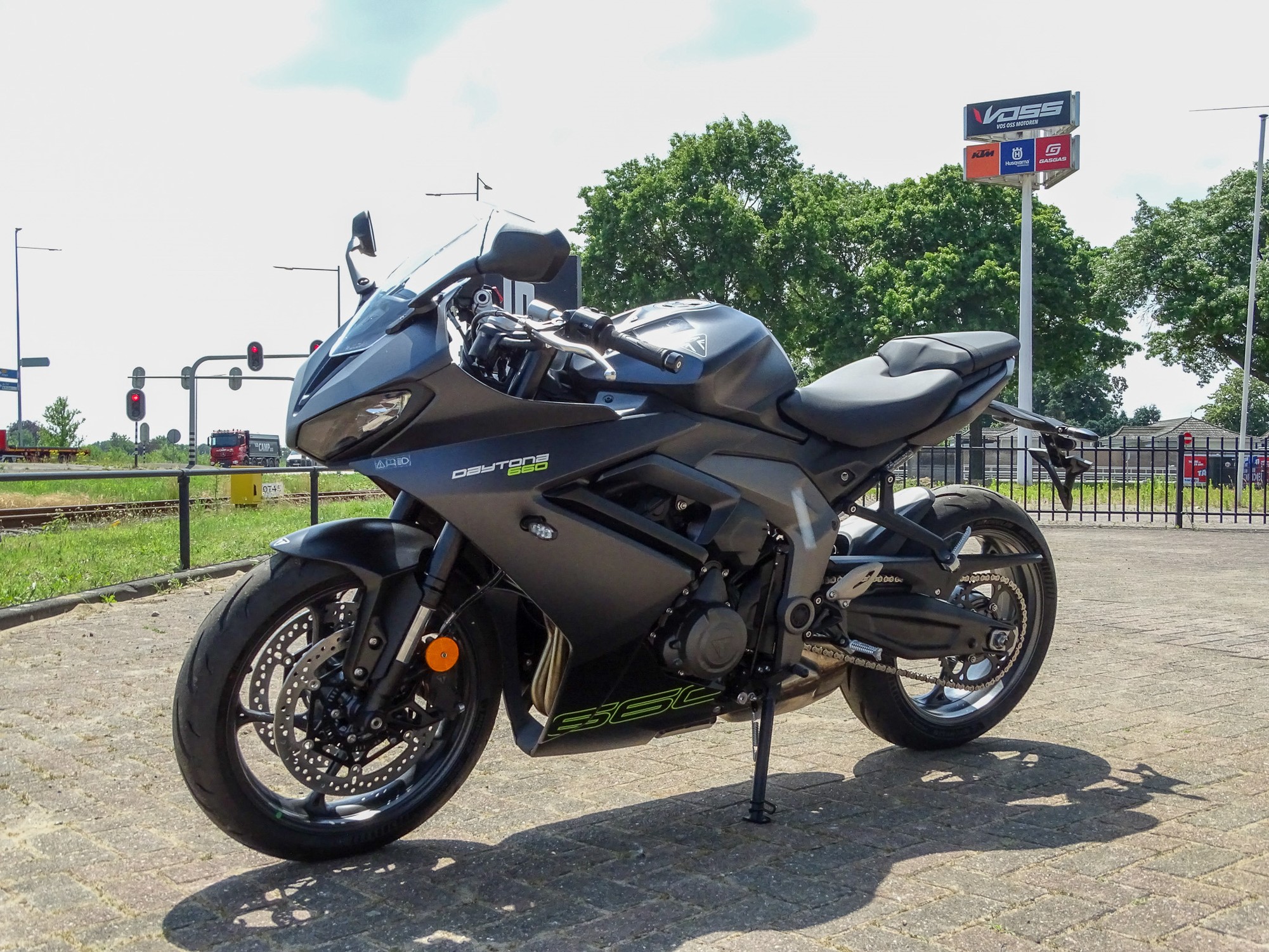 TRIUMPH DAYTONA 660