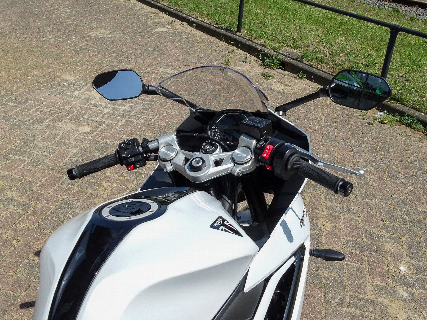 TRIUMPH DAYTONA 660