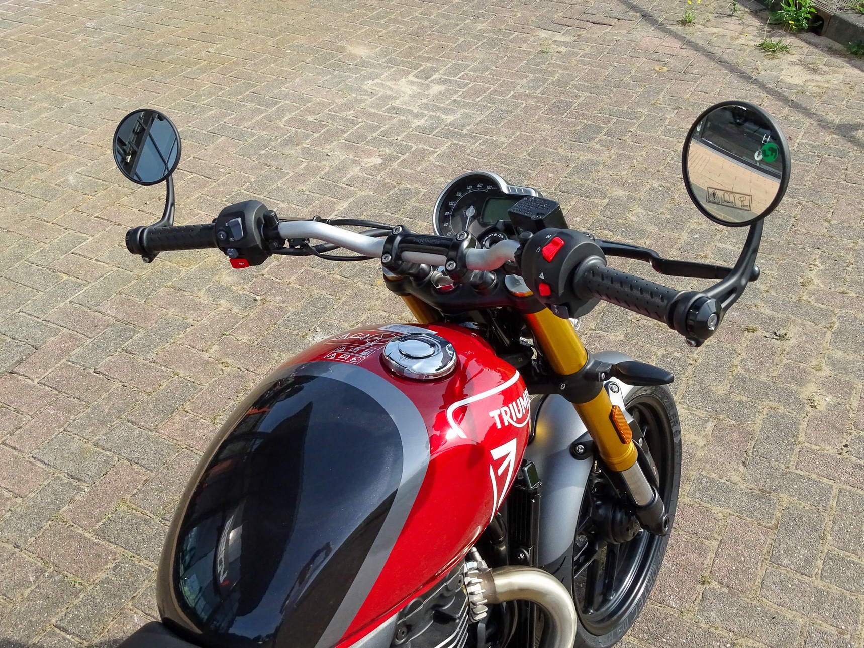 TRIUMPH SPEED 400
