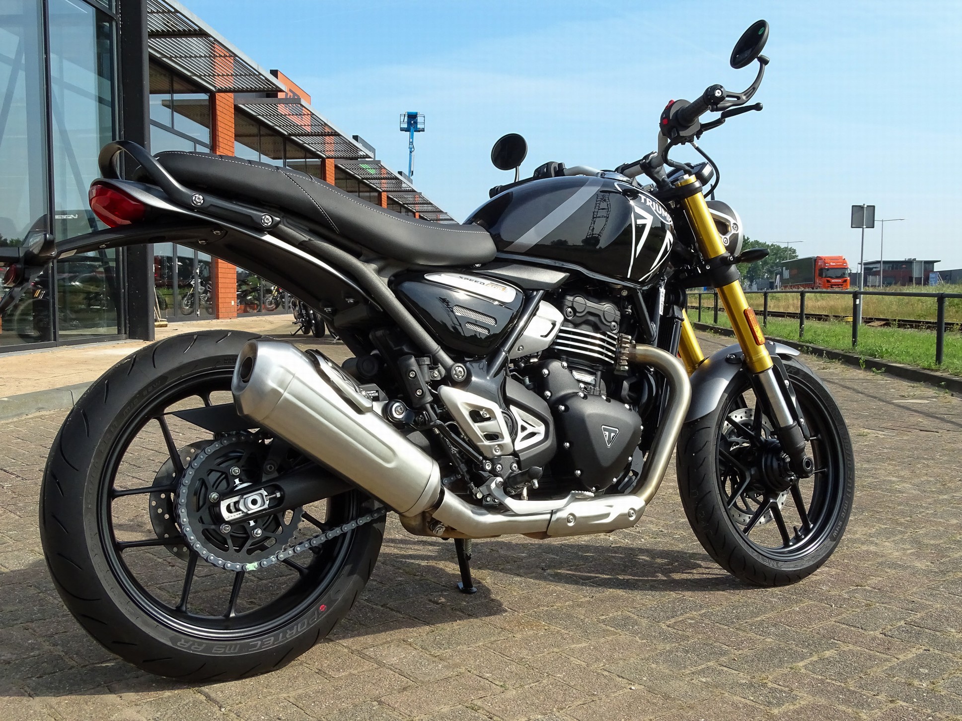 TRIUMPH SPEED 400