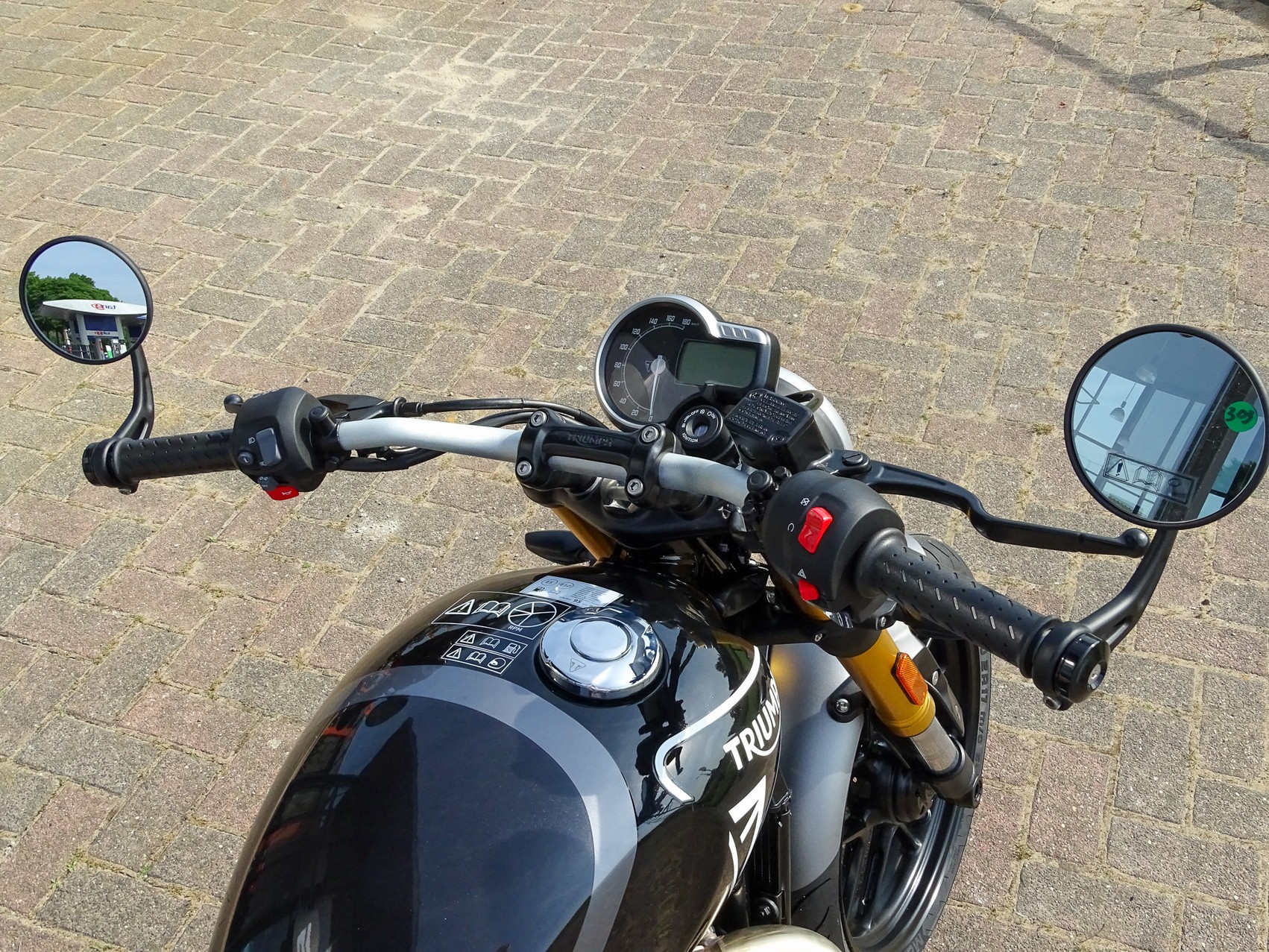 TRIUMPH SPEED 400