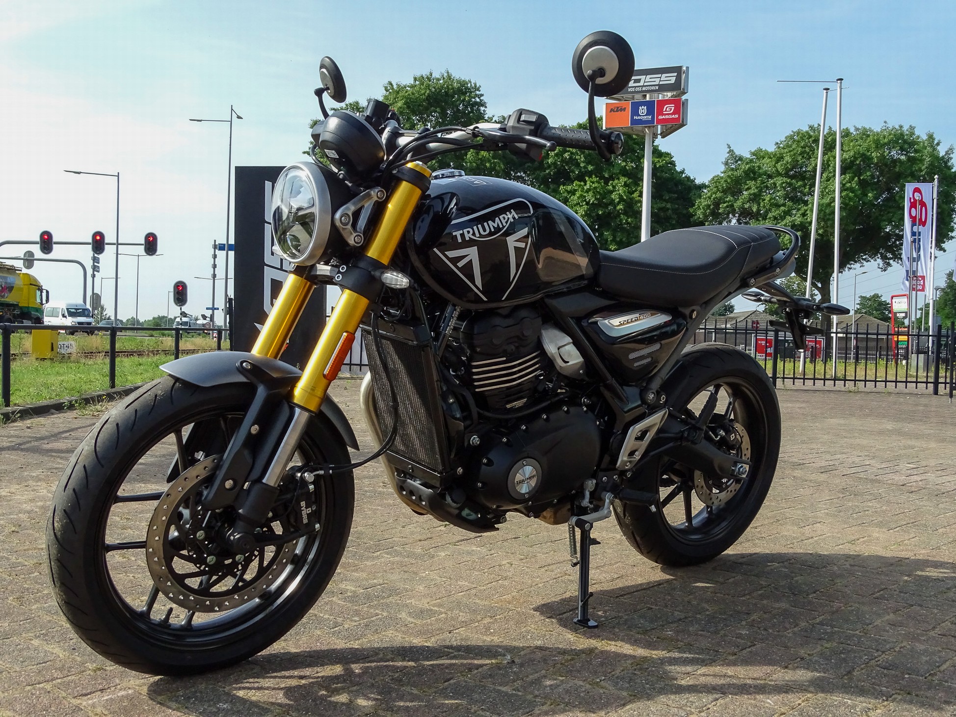 TRIUMPH SPEED 400