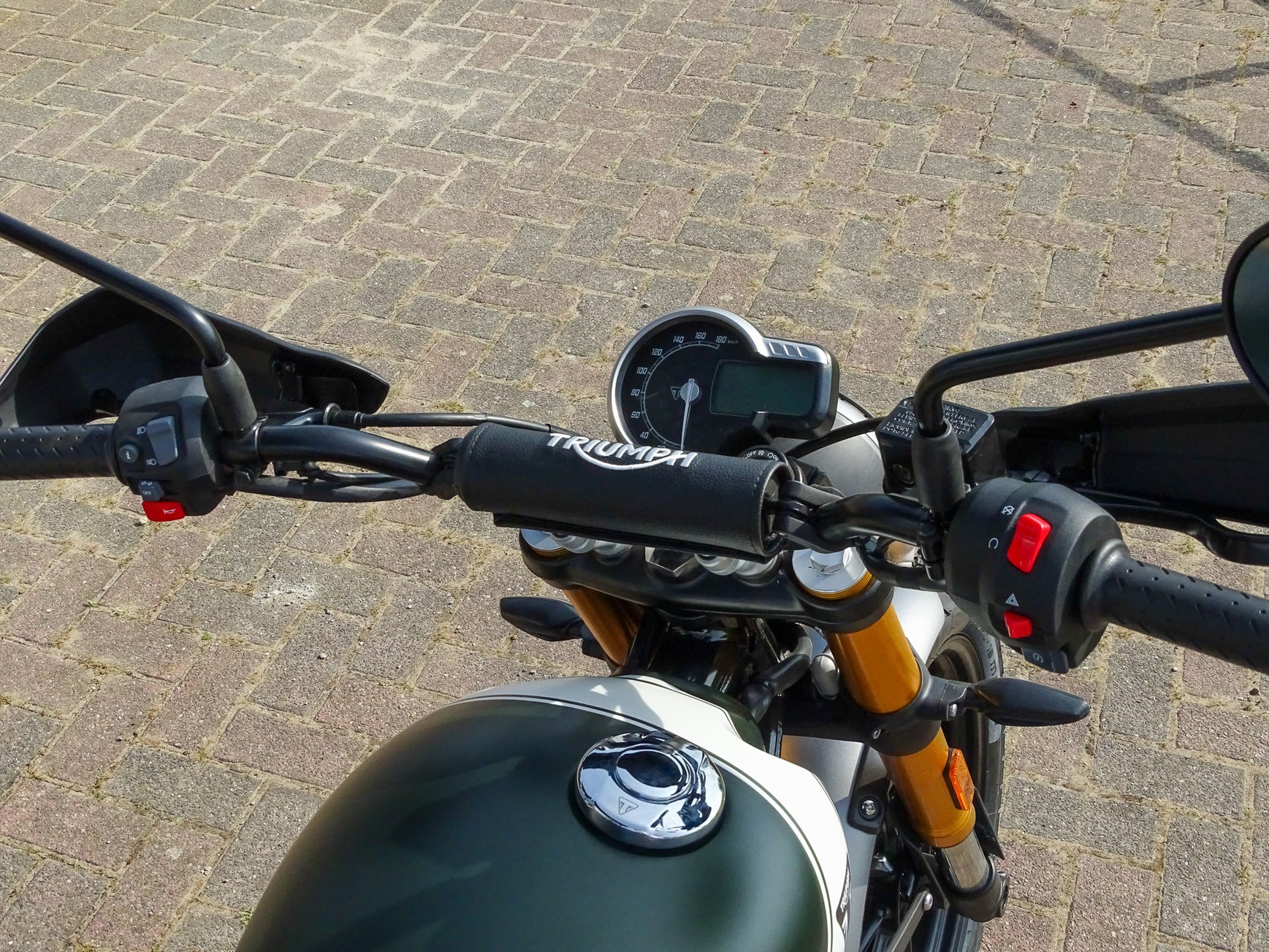 TRIUMPH SCRAMBLER 400 X